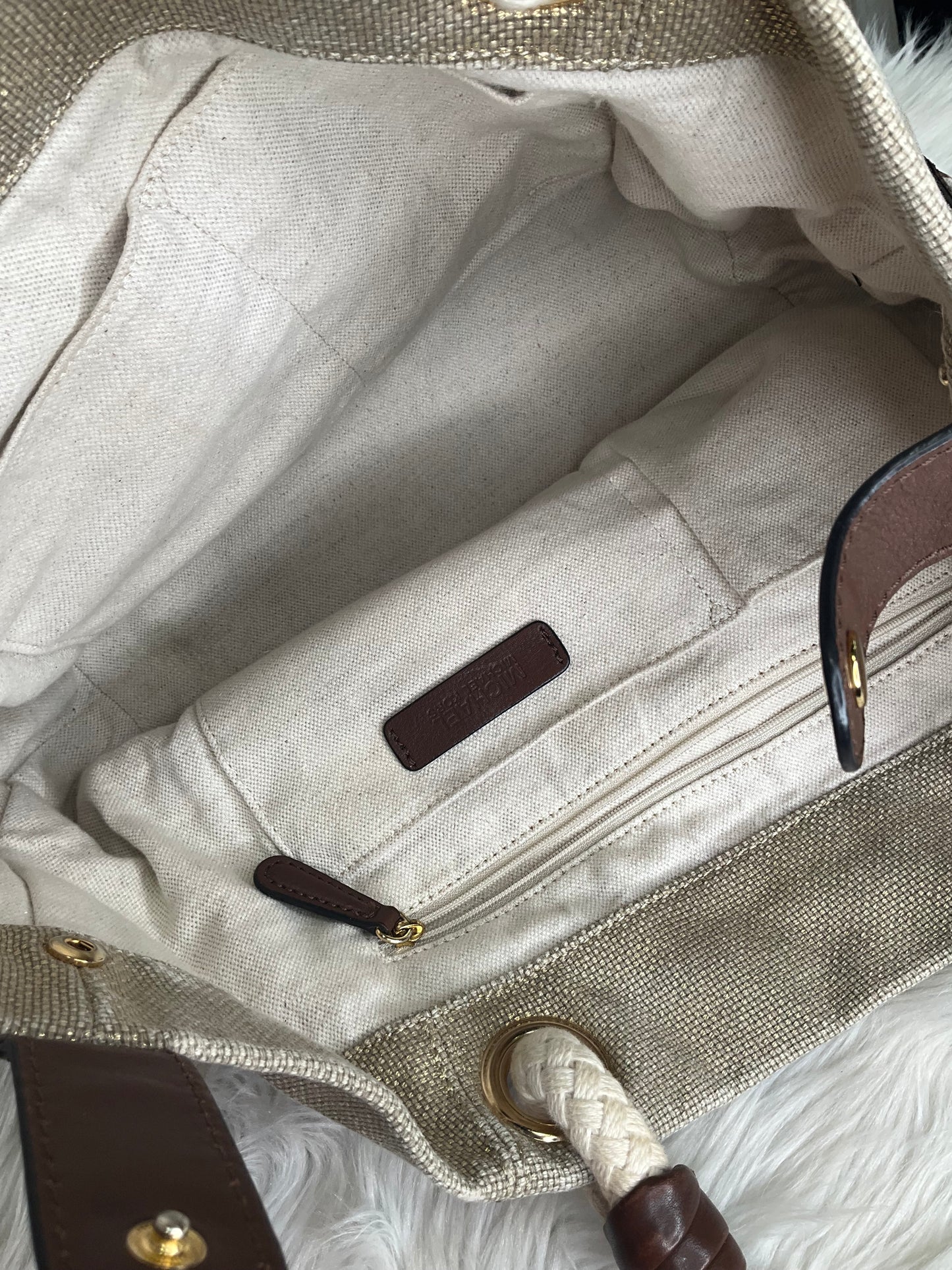 Handbag Designer By Michael Kors Size: Medium