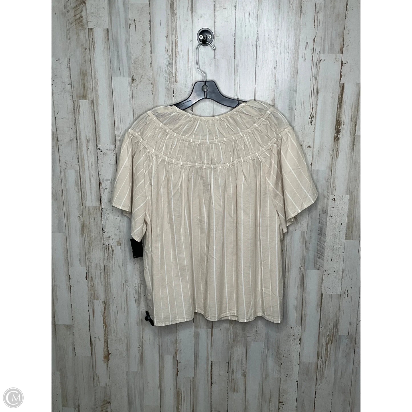 Top Short Sleeve By Old Navy In Tan, Size: 1x