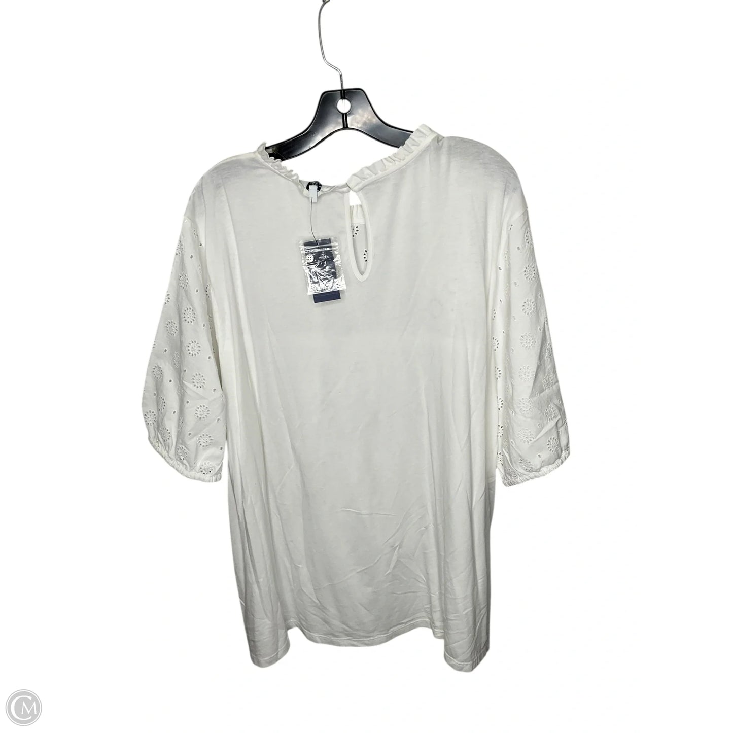 Top Short Sleeve By Crown And Ivy In White, Size: 3x