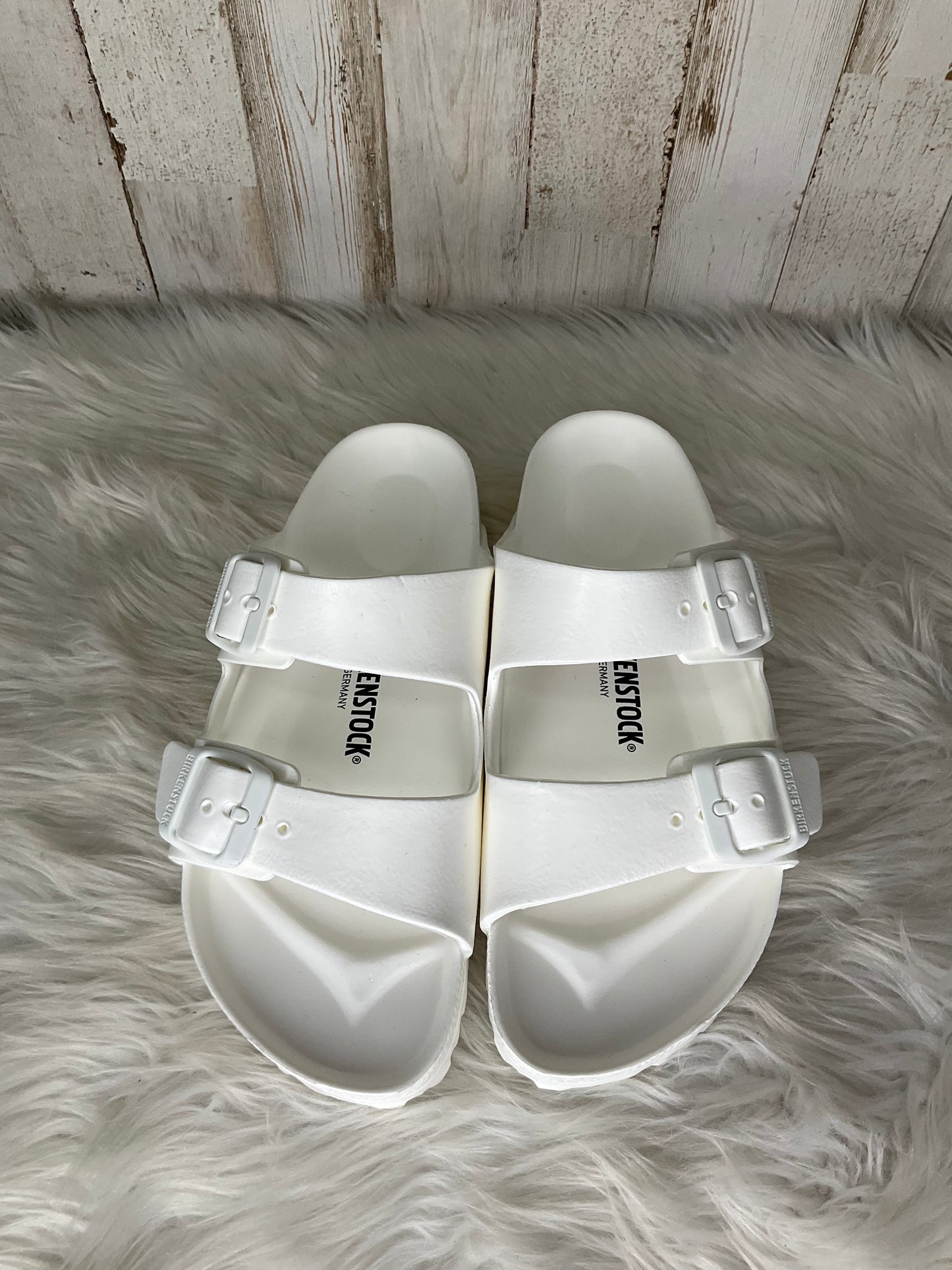 Sandals Flats By Birkenstock In White, Size: 5