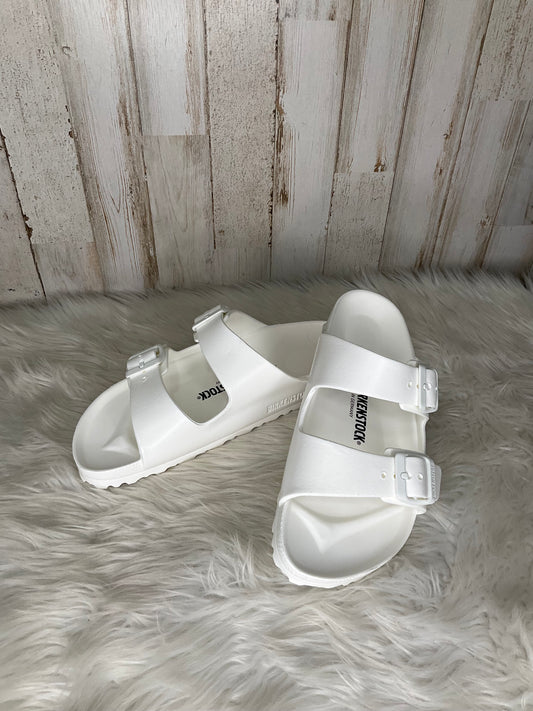 Sandals Flats By Birkenstock In White, Size: 5