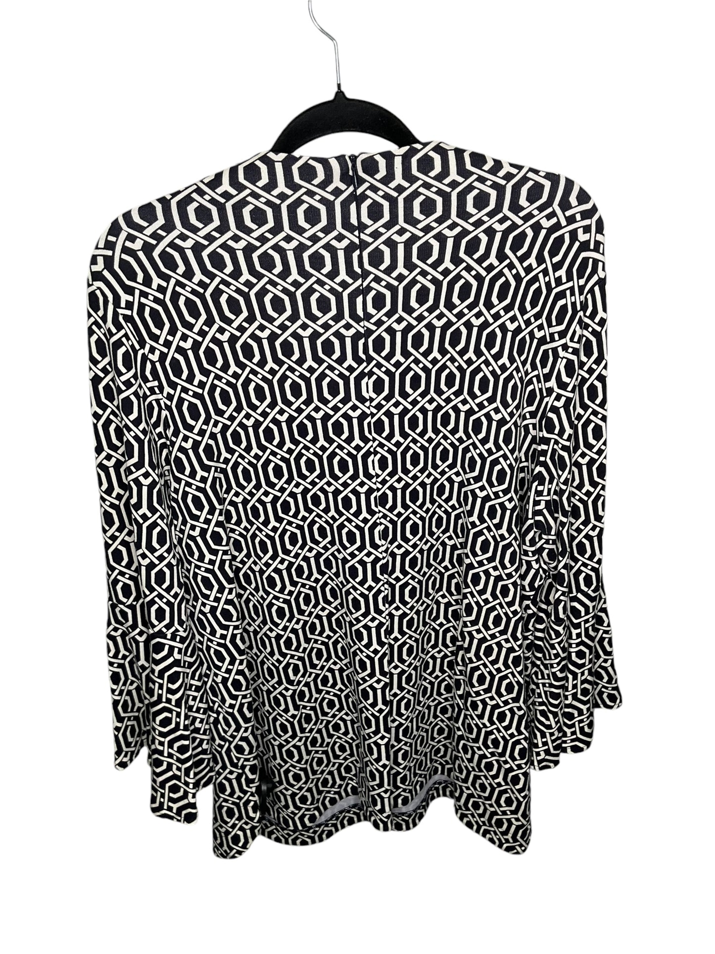 Top Long Sleeve By Crown And Ivy In Black & White, Size: 2x