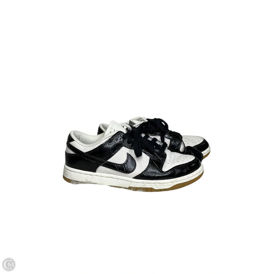 Shoes Sneakers By Clothes Mentor In Black & White, Size: 8