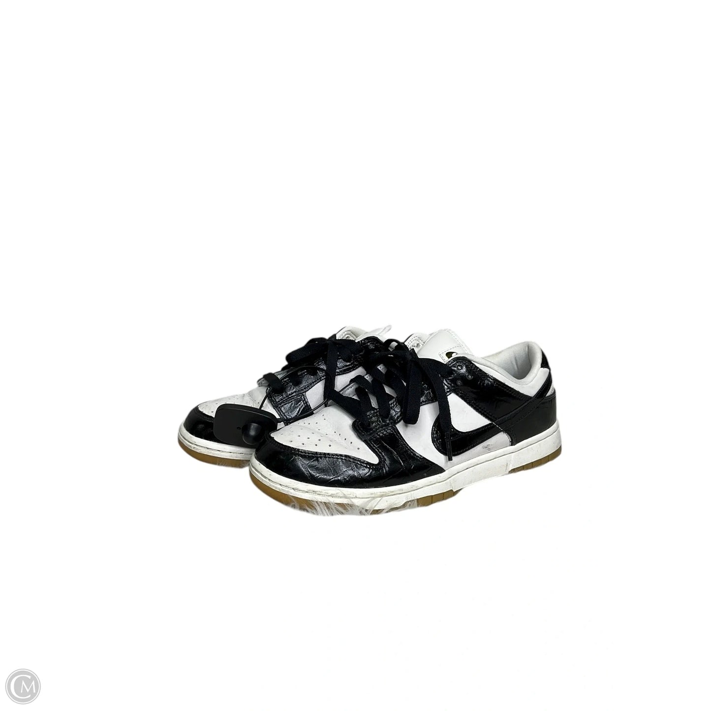 Shoes Sneakers By Clothes Mentor In Black & White, Size: 8