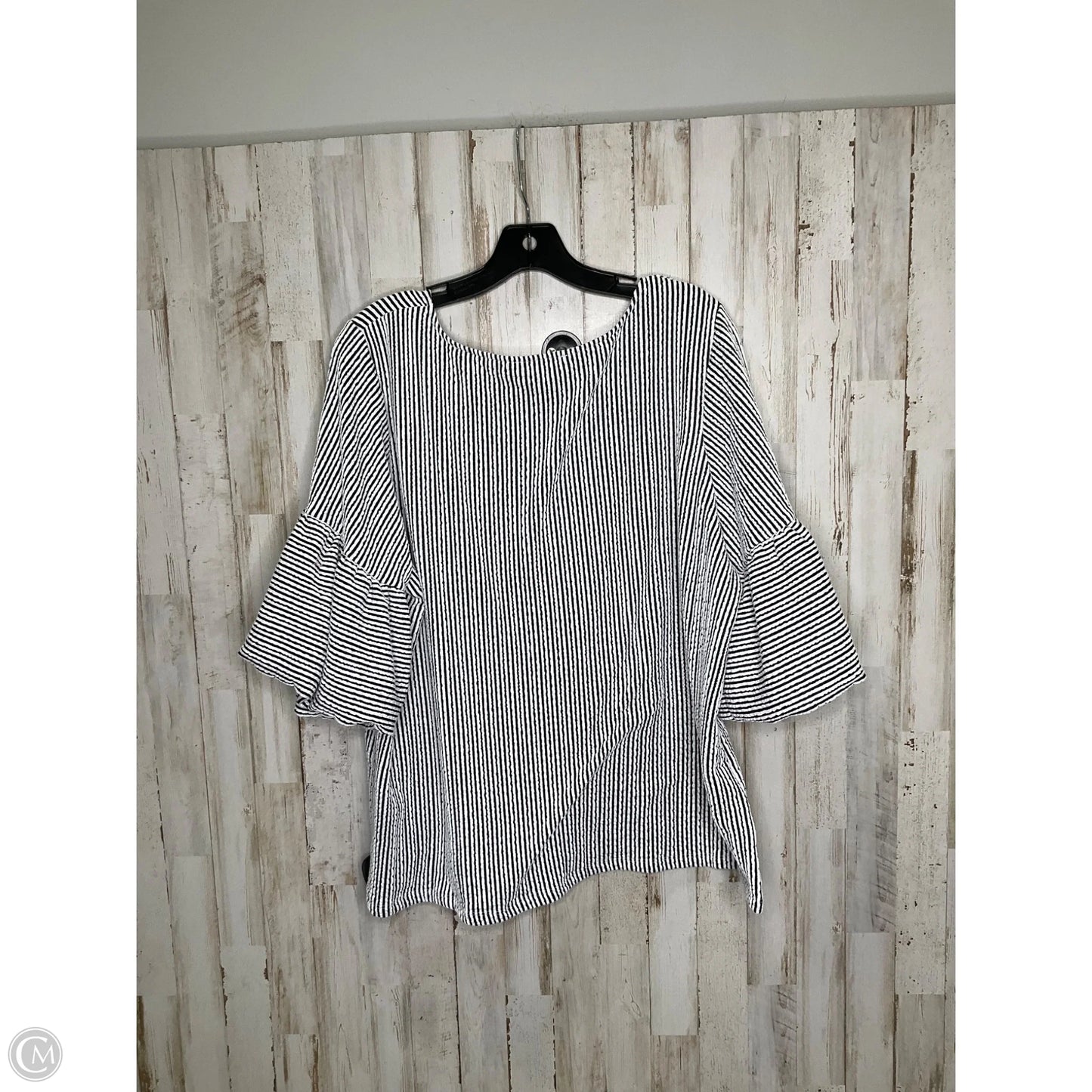 Top Short Sleeve By Calvin Klein In Striped Pattern, Size: 1x