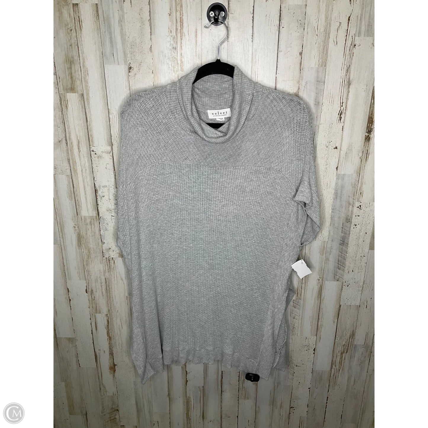 Sweater Short Sleeve By Velvet In Grey, Size: M