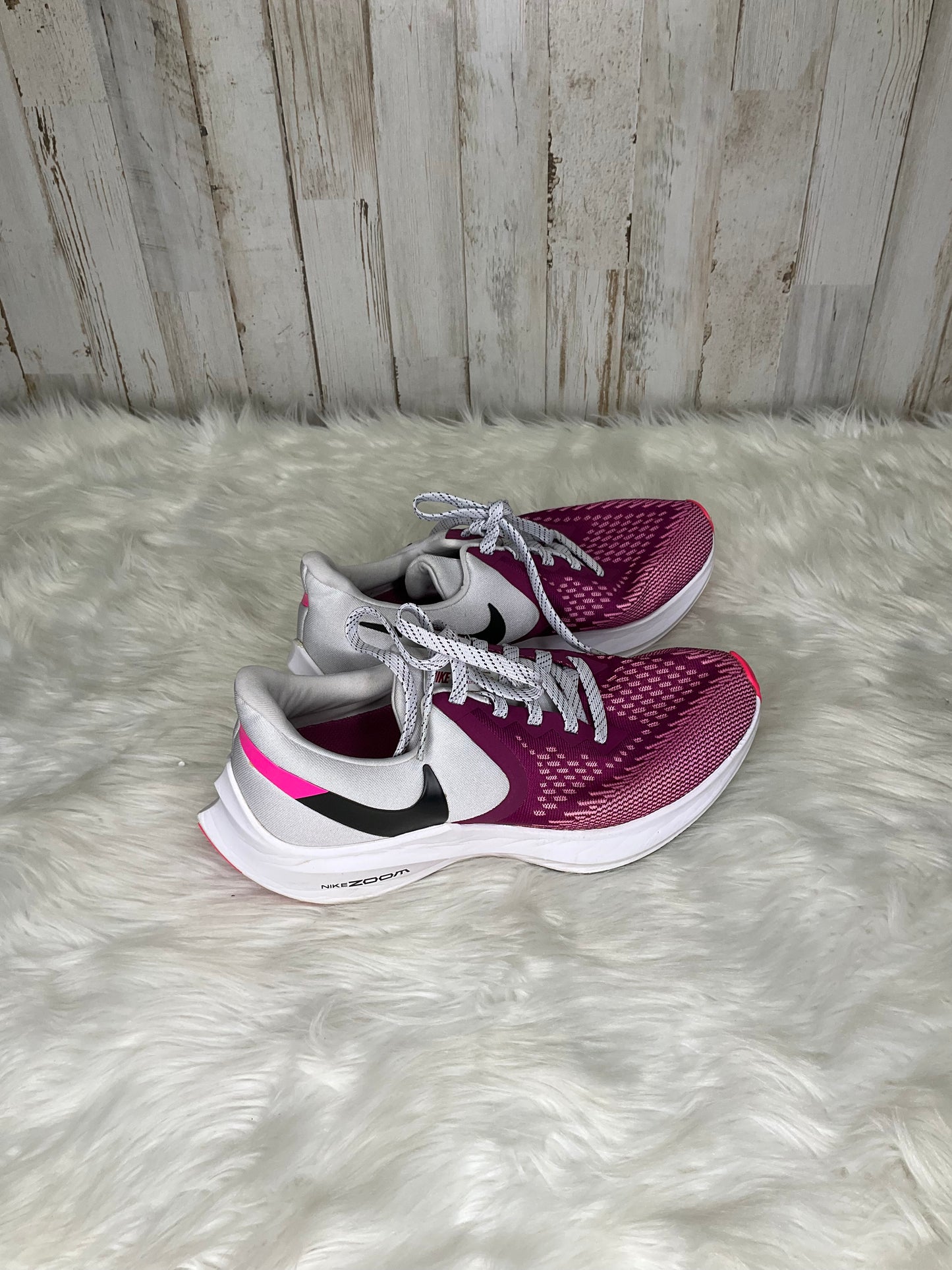 Shoes Athletic By Nike  Size: 7.5