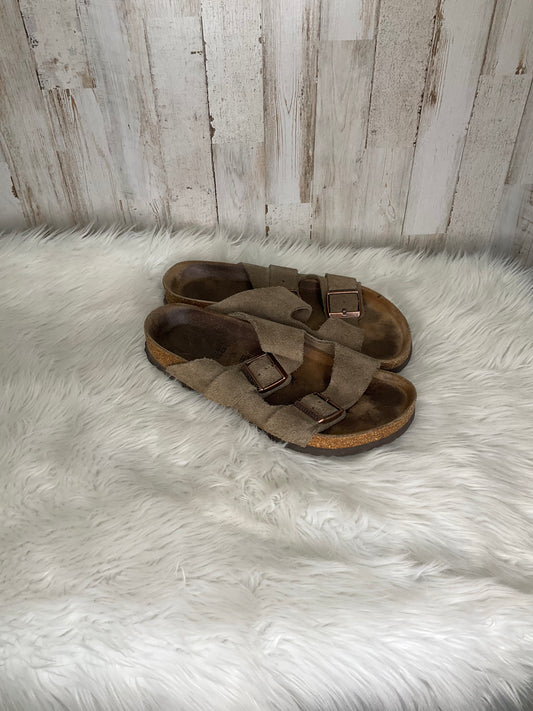 Brown Sandals Flats Birkenstock, Size 9