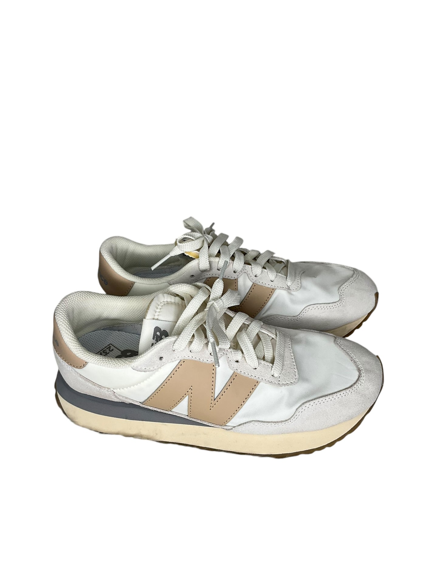 Shoes Athletic By New Balance In Cream, Size: 8