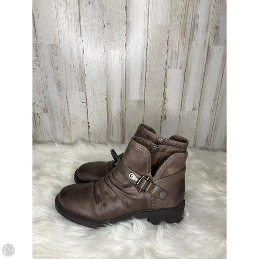 Boots Ankle Flats By Bare Traps In Brown, Size: 6.5