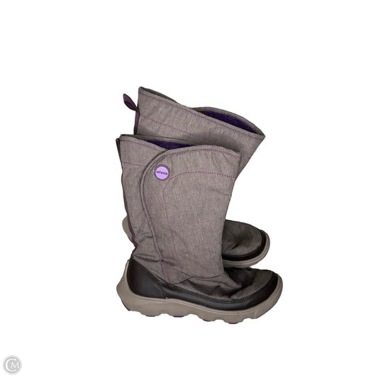 Boots Ankle Flats By Crocs In Brown, Size: 5