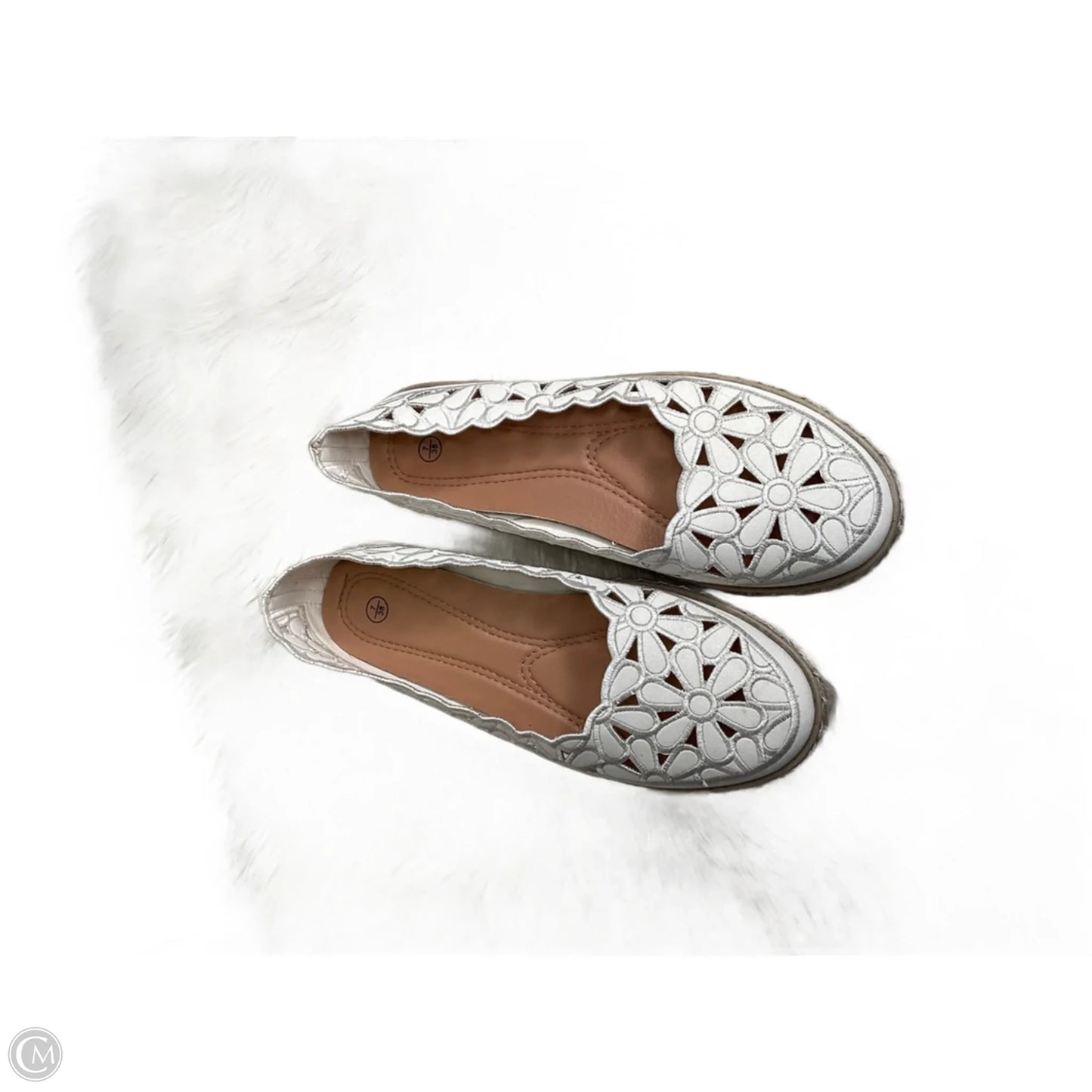 Shoes Flats By Clothes Mentor In White, Size: 7